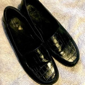 Clark’s Black Loafers 9.5, Croc uppers, Smooth back& sides